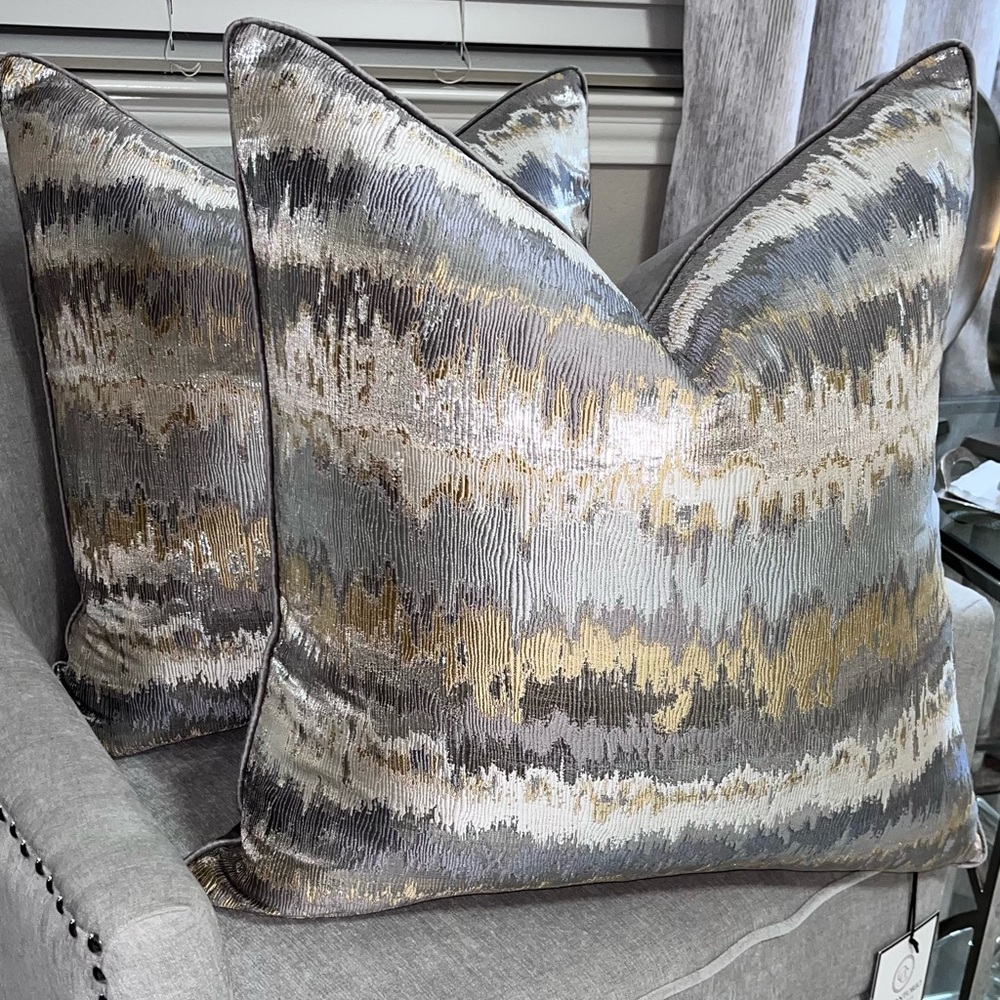 1-NWT GIGI CANTORI GOLD/SILVER LUXURY DECORATIVE PILLOW